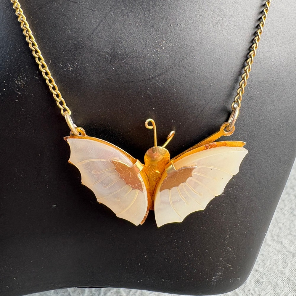 Vintage Mother of Pearl Butterfly Pendant Necklace Gold Tone Carved Shell 15in